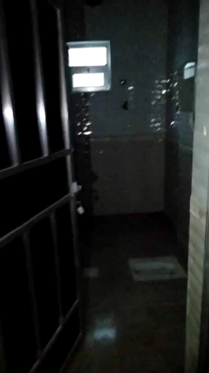 شقه 🏡🌹للايجار جديد بقراطيسها  عل شارع التسعين مباشره قدام فندق دريم قريب مطعم الشرق الاوسط  الدور  - صورة 4