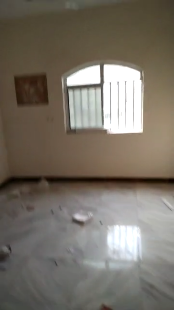 شقه 🏡🌹للايجار جديد بقراطيسها  عل شارع التسعين مباشره قدام فندق دريم قريب مطعم الشرق الاوسط  الدور 