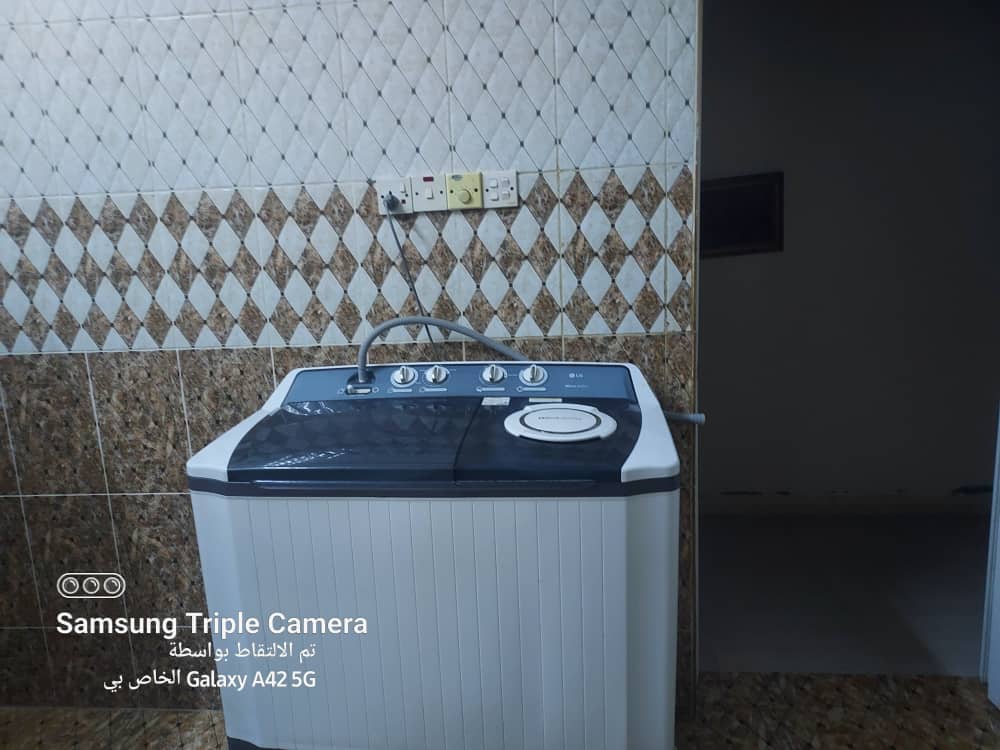 معي شقه مفروش بانماء الجديد علا بطاريات واللواااح شمسيه الدور الارضي مكونه من ثلاث غرف ومطبخ وحمامين - صورة 4