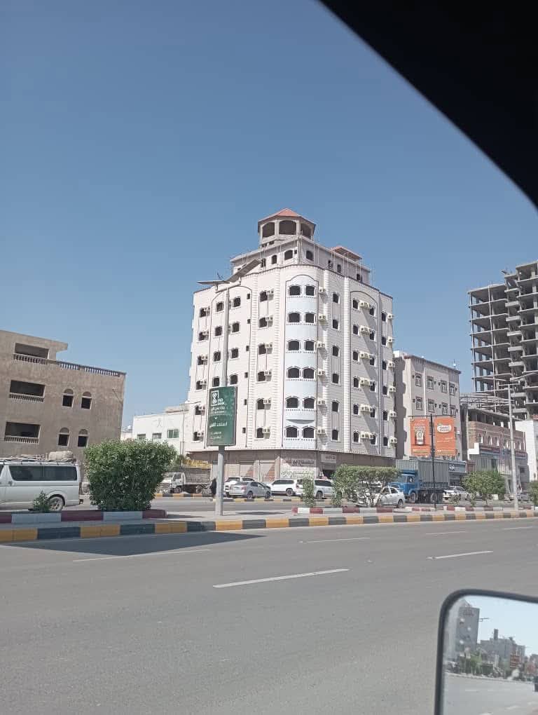 عمارة سبعة دور سكني تجاري للبيع في عدن جولة السفينة
