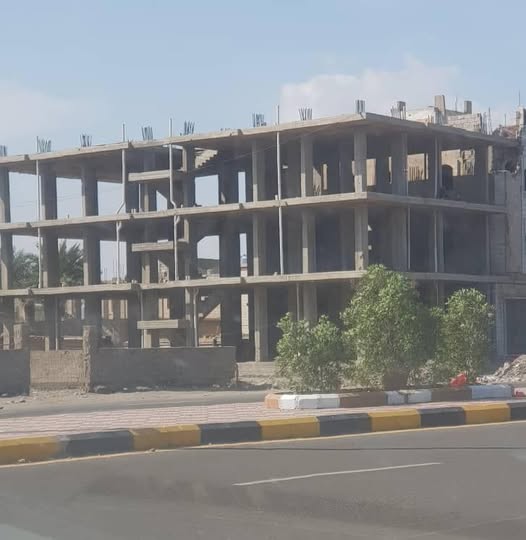  عمارة عظم للبيع ع الساحل أبين خور مكسر