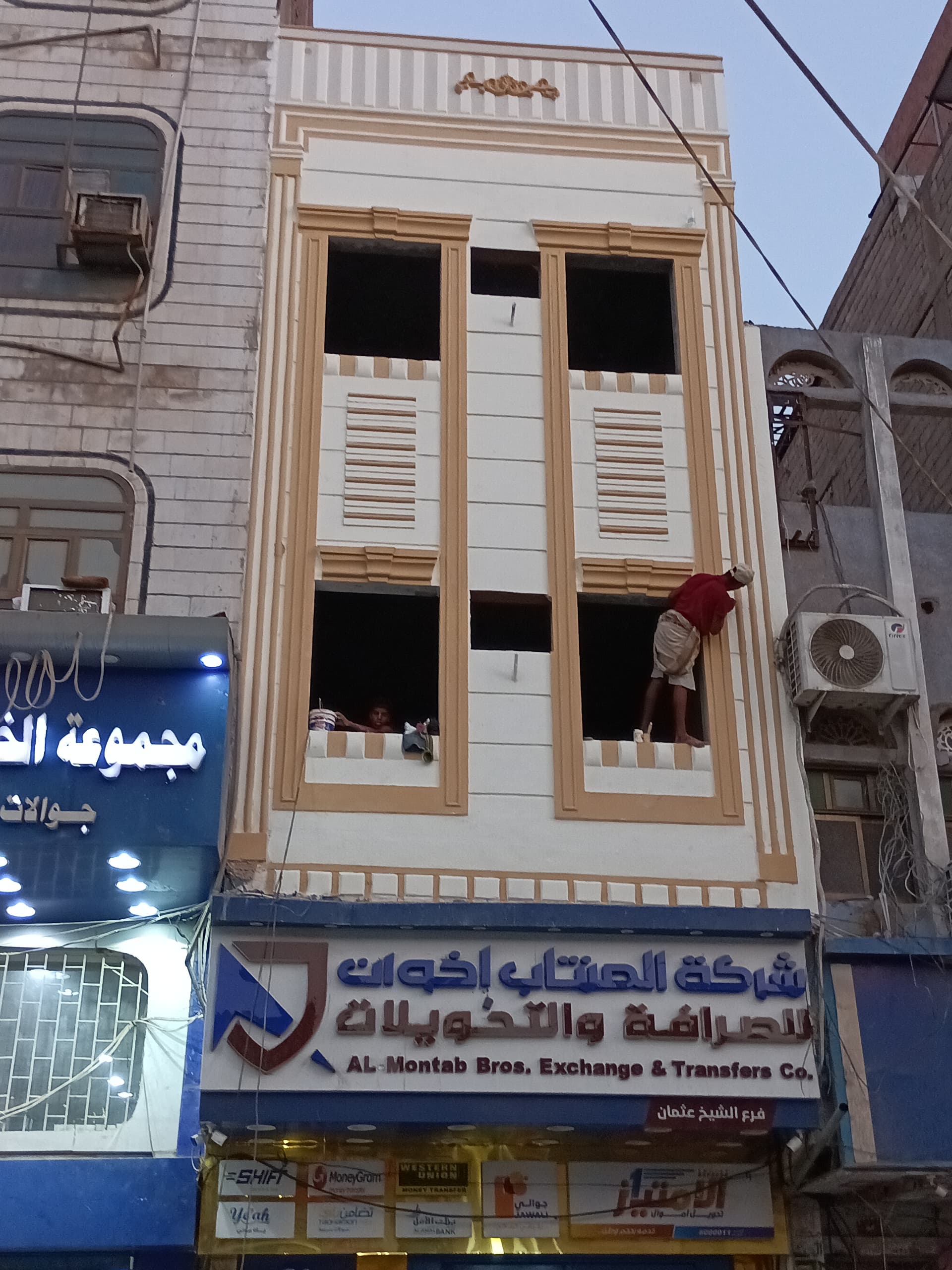 مبنى للايجار من ٣ شقق