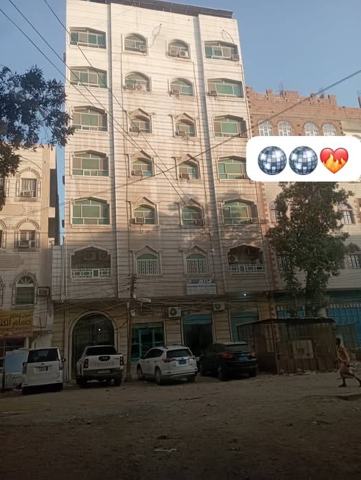 عماره للبيع في عدن المنصورة خلف فندق العاصمة 