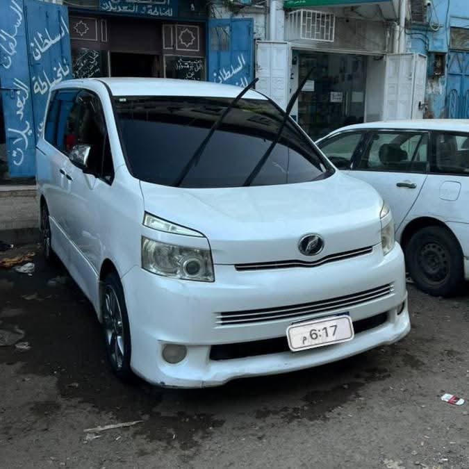 تويوتا فوكسي2010