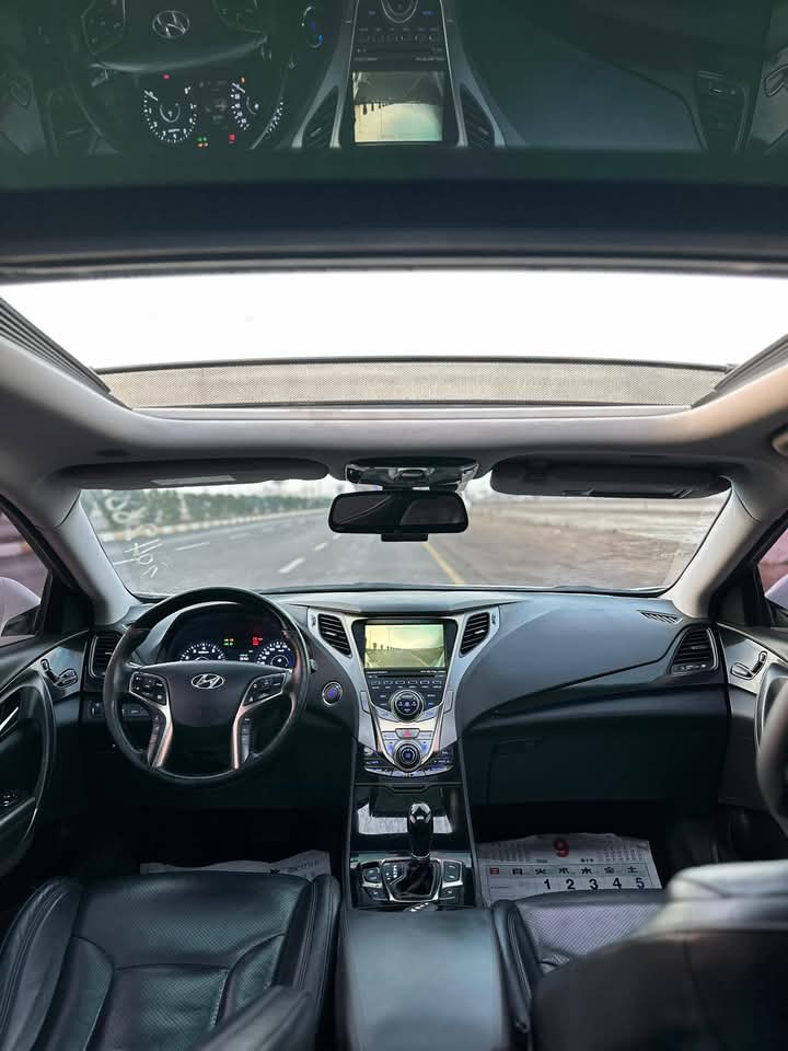  سيارة هونداي GRANDEUR 2012 للبيع في عدن