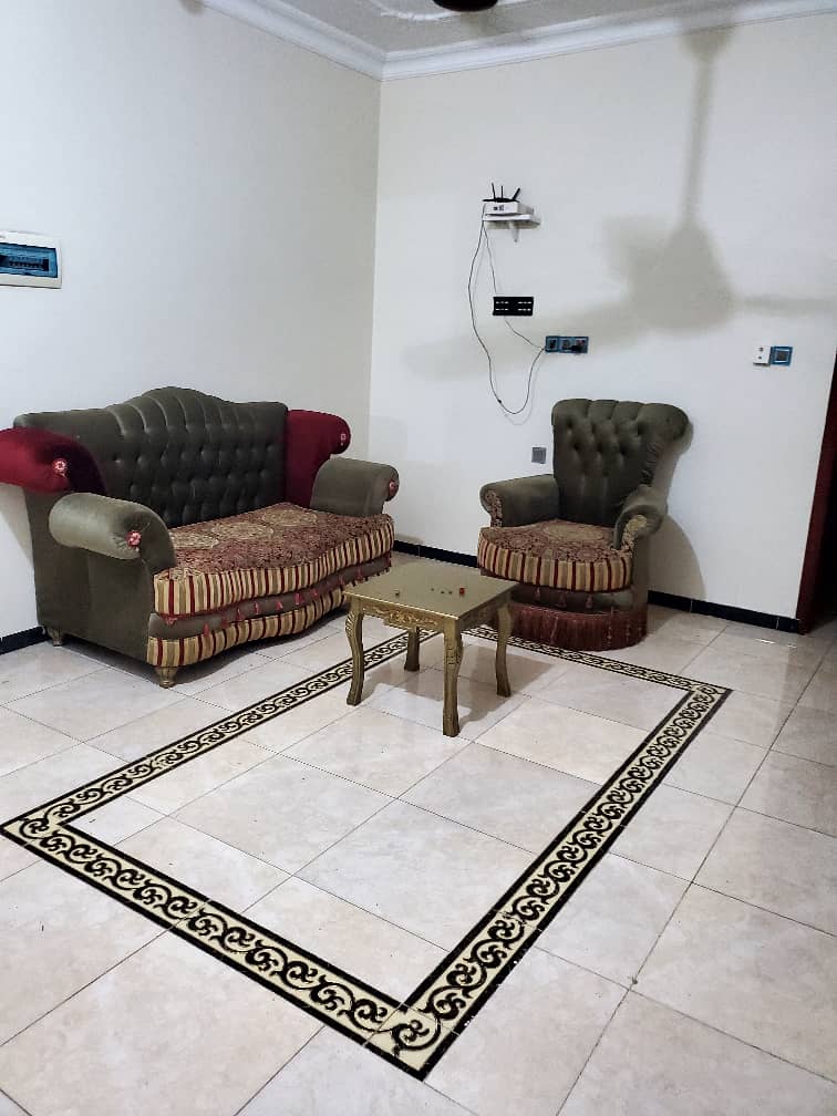 شقه للايجار مفروش في عدن شارع التسعين لوكس وخدمات 24ساعه متوفرة 