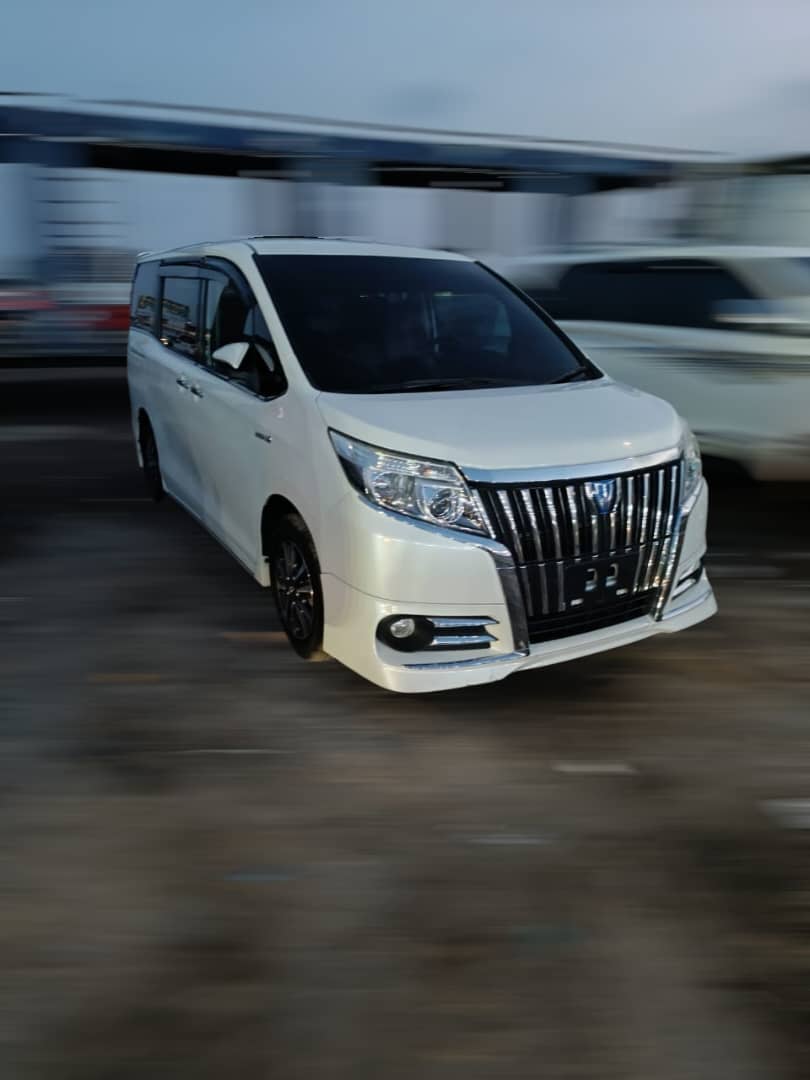 تويوتا نوح (Noah) 2016 هايبرد - فل كامل للبيع في عدن