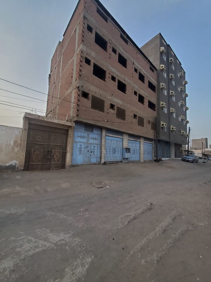 عمارة للبيع في مدينة عدن(التقنية) 