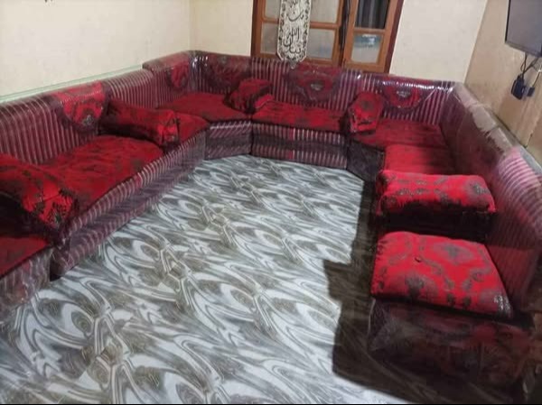 مجلس سعودي نضيف شبه جديد للبيع عدن الممدارة