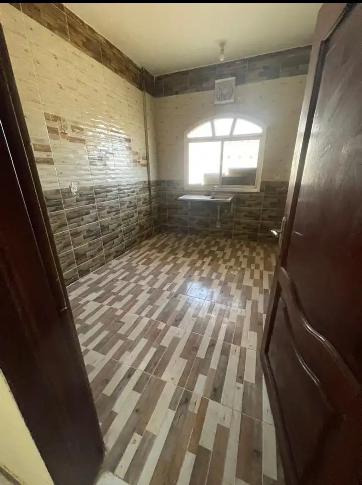 شقة للايجار في عدن - المنصورة - مجمع حاشد 