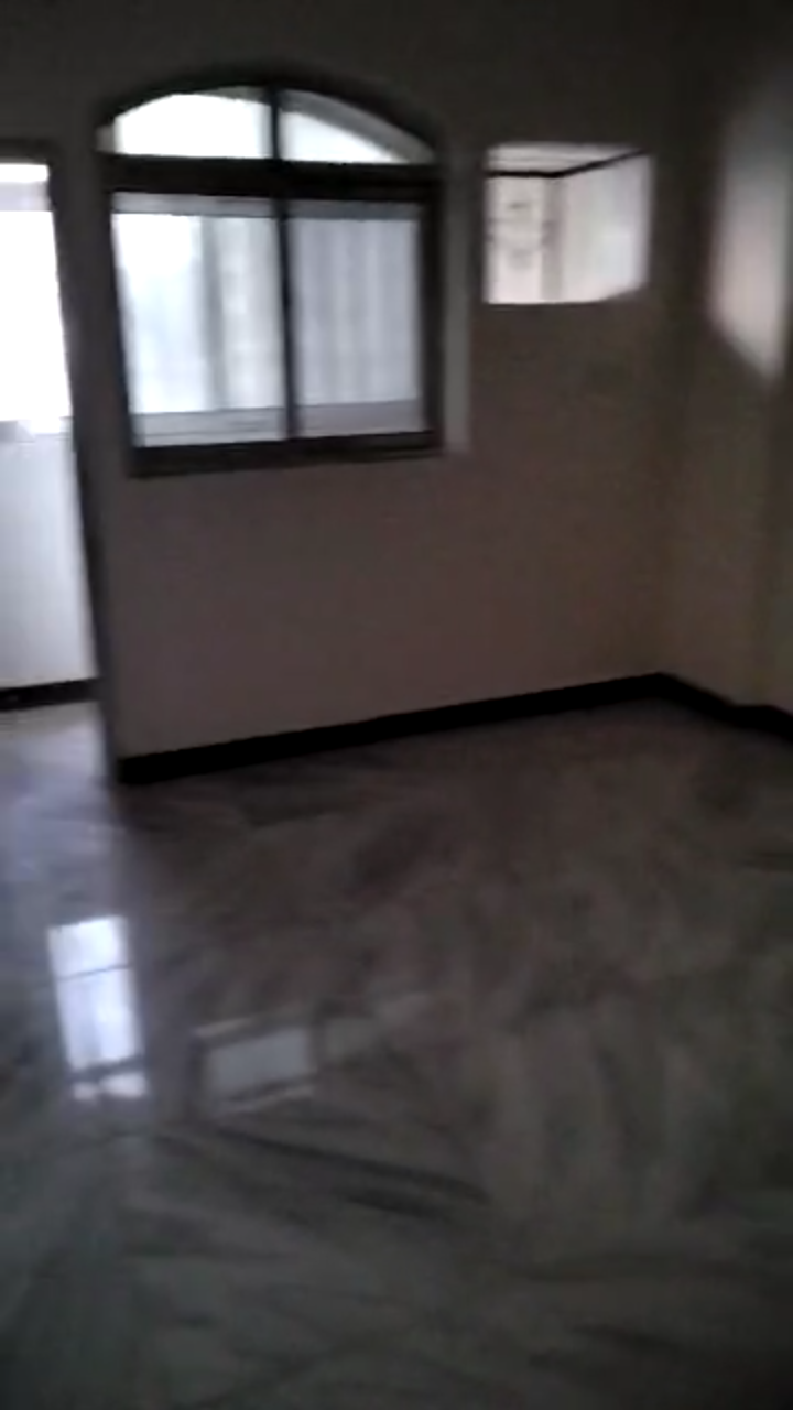 شقه 🏡🌹للايجار جديد بقراطيسها  عل شارع التسعين مباشره قدام فندق دريم قريب مطعم الشرق الاوسط  الدور  - صورة 2